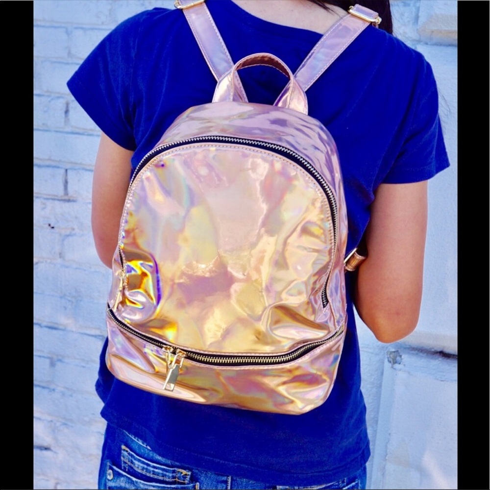 Holographic look back pack
